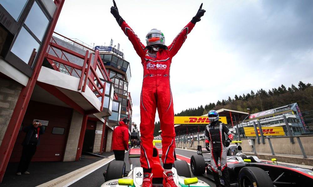 Alfonso Celis Jr. Gana Primer Carrera de la Fórmula V8