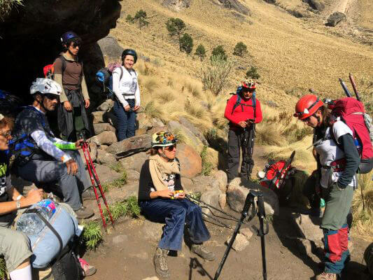 Mariana Torres en grupo a la cima del Iztaccíhuatl